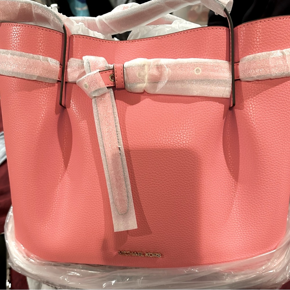 Michael Kors Emilia Tote new! W/free mystery eyeshadow palette & matte lipstick.